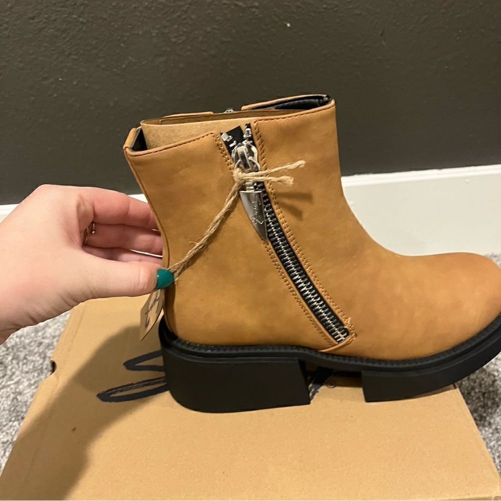 SEVEN7 Women's Vault Boots - Picture 11 of 13